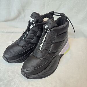 SOREL Out N About III PUFFY Zipper Sneaker Boots Blk/Wht